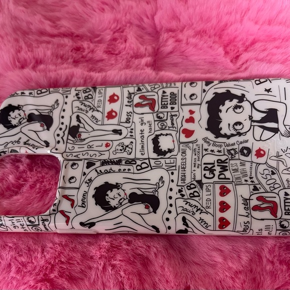 Velvet Caviar Betty Boop Limited Edition iPhone 12 - Picture 3 of 5